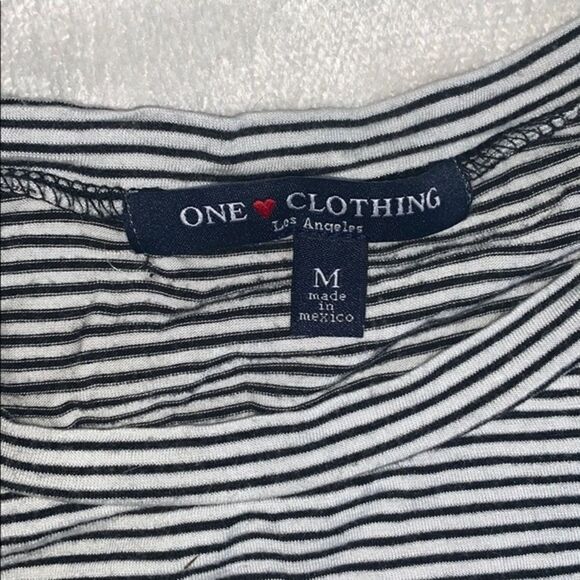 One Clothing white and black striped t-shirt | Sz M - Picture 4 of 6